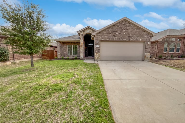See details about 2620 Triangle Leaf Dr, Fort Worth, TX 76244
