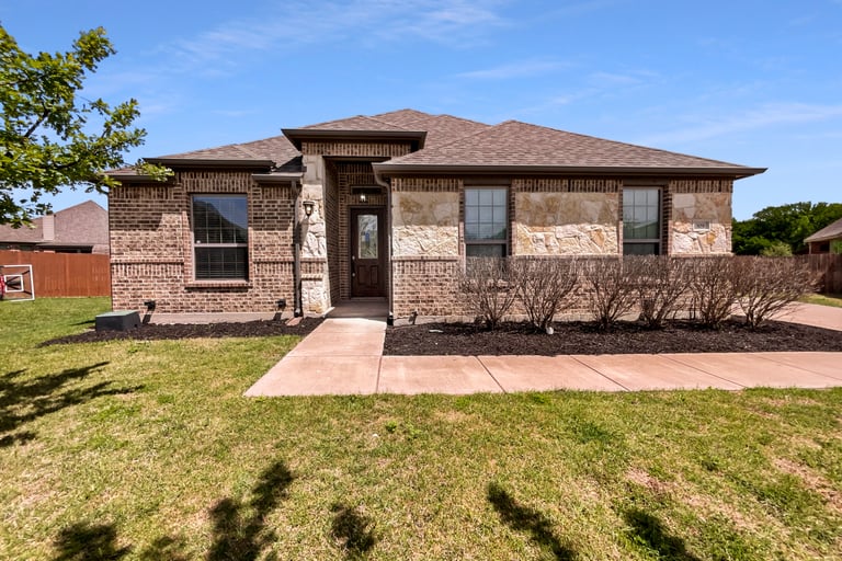 See details about 309 Maria Ct, Red Oak, TX 75154