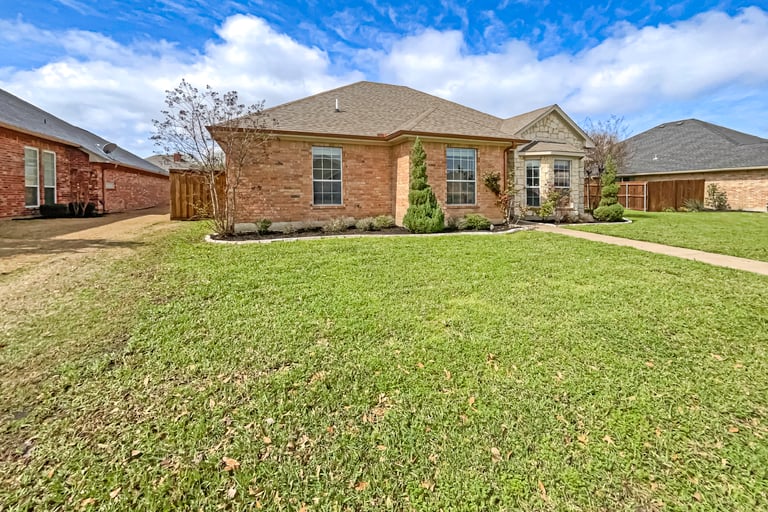See details about 224 Nocona Dr, Waxahachie, TX 75165