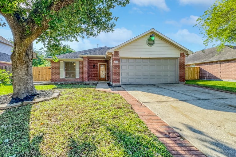 See details about 7910 Sundance Ct, Baytown, TX 77521
