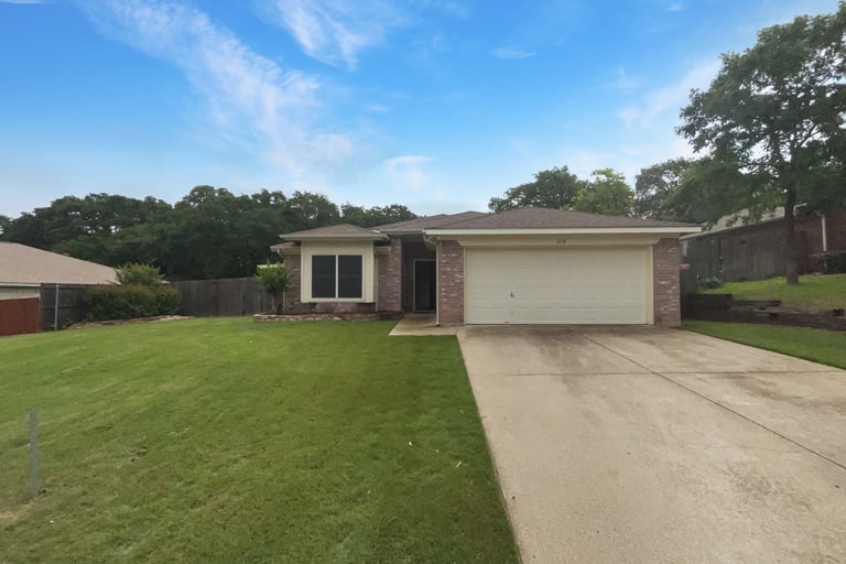 See details about 218 Cardinal Ct, Weatherford, TX 76086