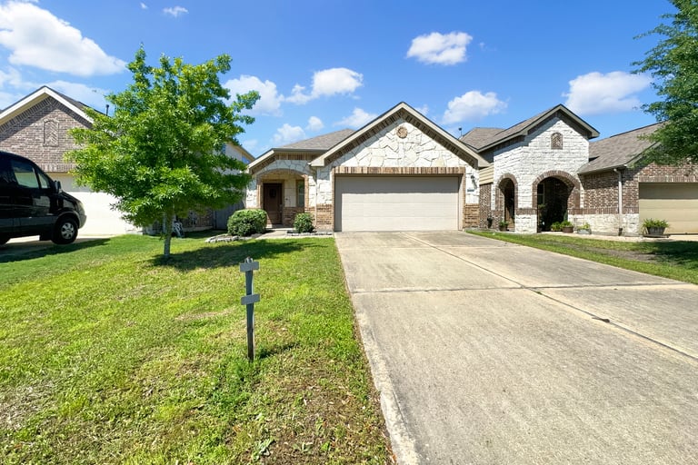 See details about 6878 Catalpa Bluff Ln, Dickinson, TX 77539