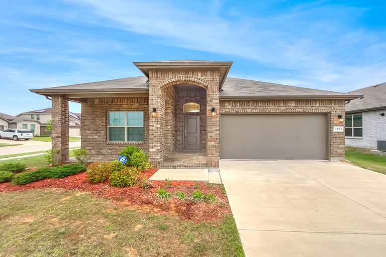 See details about 1101 Tiburon Trl, Cleburne, TX 76033