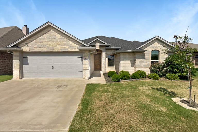 See details about 3115 Main St, Granbury, TX 76049