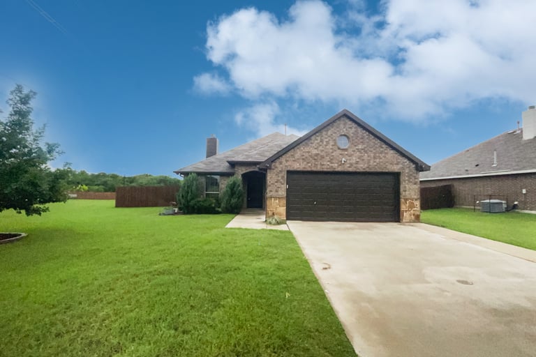 See details about 1901 Meadowlark Ln, Royse City, TX 75189