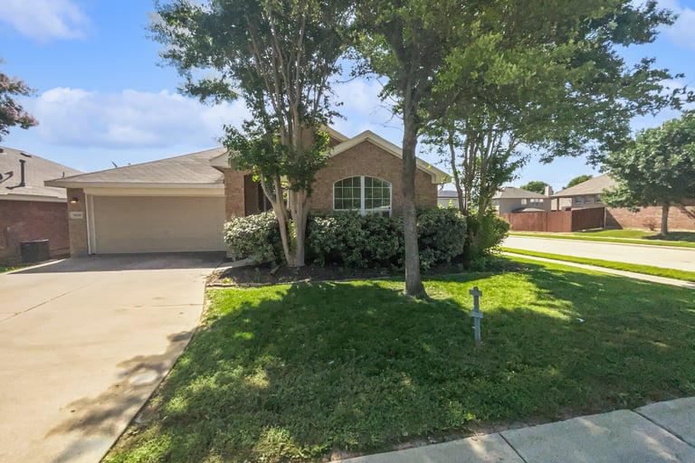 See details about 5820 Westgate Dr, Fort Worth, TX 76179