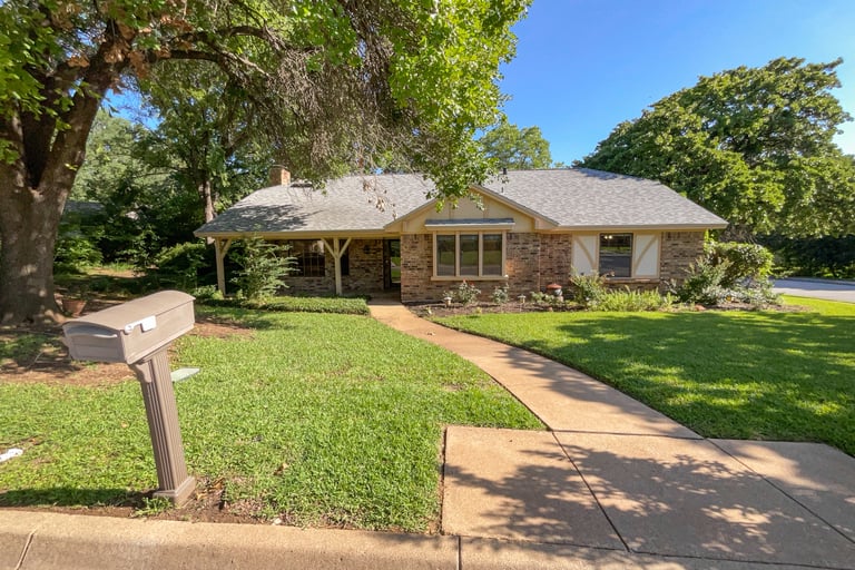 See details about 4301 Steeplechase Trl, Arlington, TX 76016