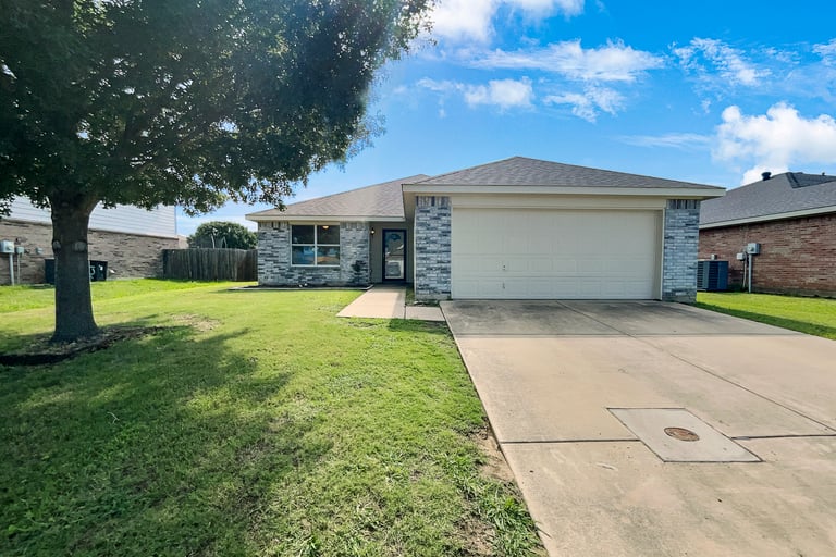 See details about 122 Thoroughbred Dr, Krum, TX 76249