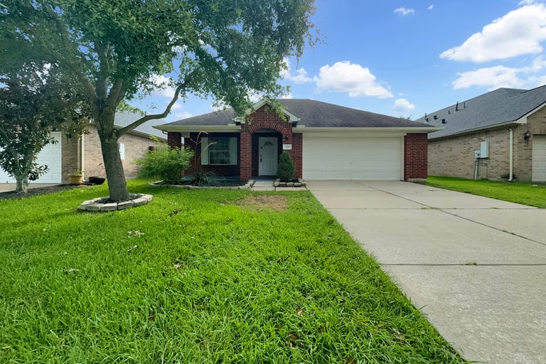 See details about 309 Glade Bridge Ln, Dickinson, TX 77539