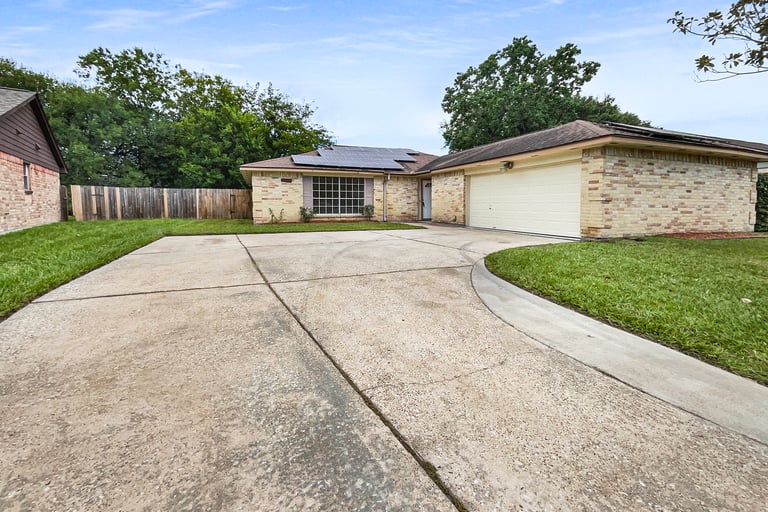 See details about 11710 Ironstone Ct, Houston, TX 77067