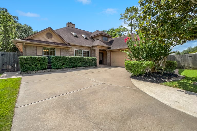 See details about 2447 Arrowsmith Ct, Pearland, TX 77584