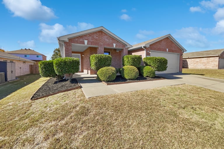 See details about 530 Burleson St, Cedar Hill, TX 75104