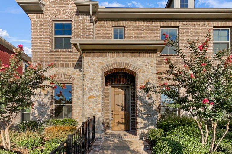 See details about 4420 Meadow Hawk Dr, Arlington, TX 76005