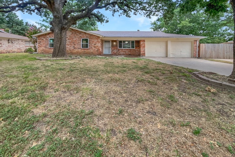 See details about 845 Dianna Ave, Hurst, TX 76053