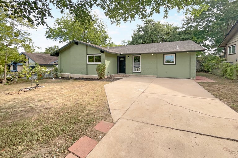 See details about 807 King Edward Pl, Austin, TX 78745