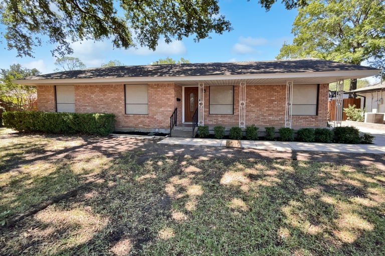 See details about 1015 Lakeshore Dr, Mesquite, TX 75149