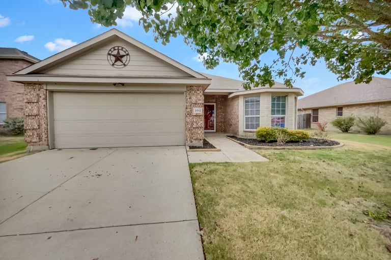 See details about 2812 Mockingbird St, Royse City, TX 75189