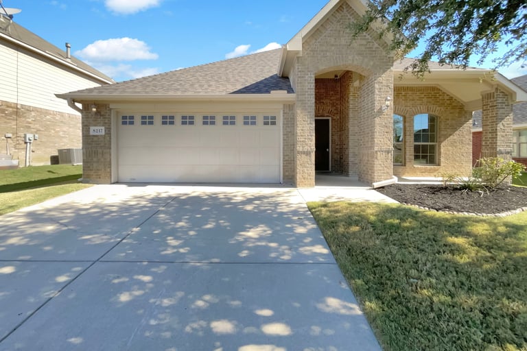 See details about 8217 Tierra Del Sol Rd, Arlington, TX 76002