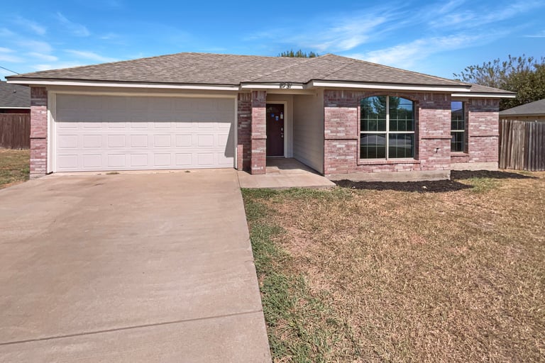 See details about 2931 S El Centro Way, Dallas, TX 75241