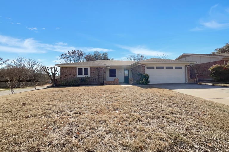 See details about 914 W Embercrest Dr, Arlington, TX 76017