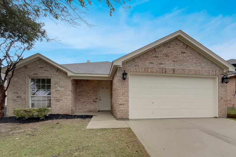 See details about 837 Rio Bravo Dr, Haslet, TX 76052