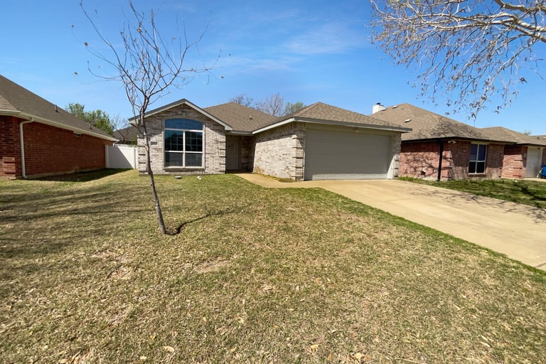 See details about 3331 Light Point Dr, Dallas, TX 75228