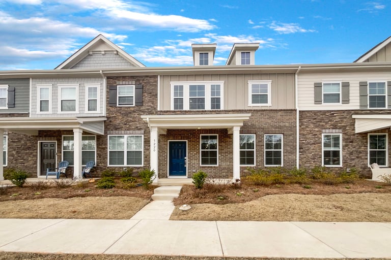 See details about 5220 Kinsbridge Dr, Charlotte, NC 28227