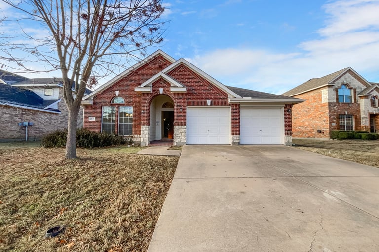 See details about 2839 Prado, Grand Prairie, TX 75054