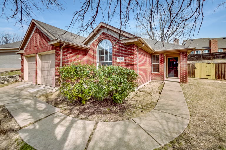 See details about 6136 Lake Vista Dr, Dallas, TX 75249