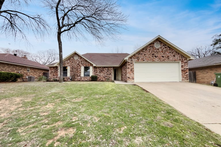 See details about 5715 Sage Bloom Dr, Arlington, TX 76017