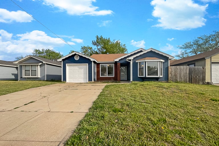 See details about 1625 Gentle Wind Dr, Arlington, TX 76018