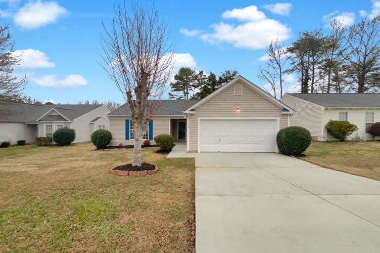 See details about 7926 Sir Barton Ct, Charlotte, NC 28215