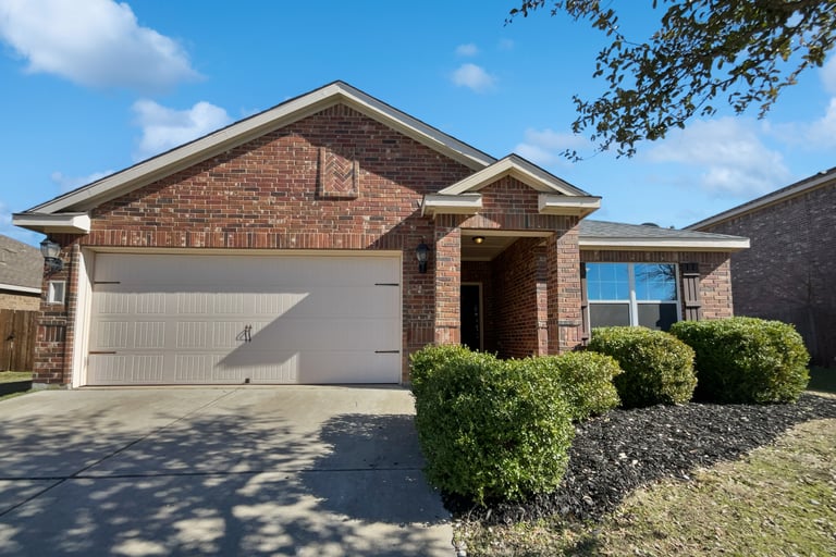 See details about 1106 First St, Sanger, TX 76266