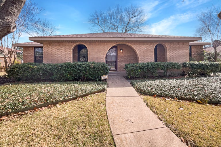 See details about 218 N Venice Dr, Duncanville, TX 75116