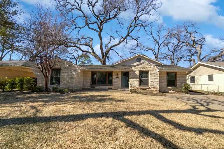 See details about 1003 S Britain Rd, Irving, TX 75060