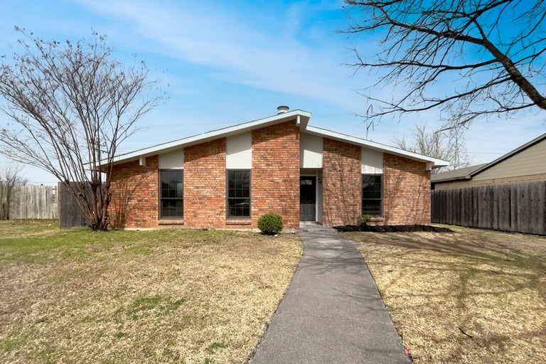 See details about 1814 Independence Ct, Grand Prairie, TX 75052