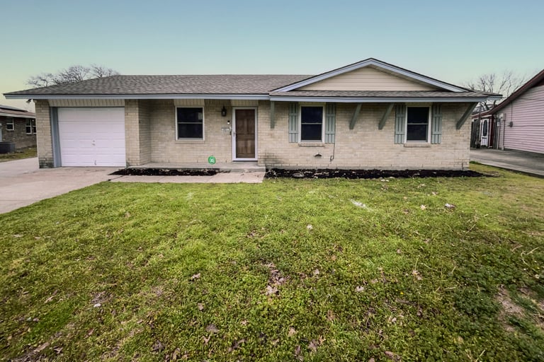 See details about 801 Twilight Dr, Cedar Hill, TX 75104