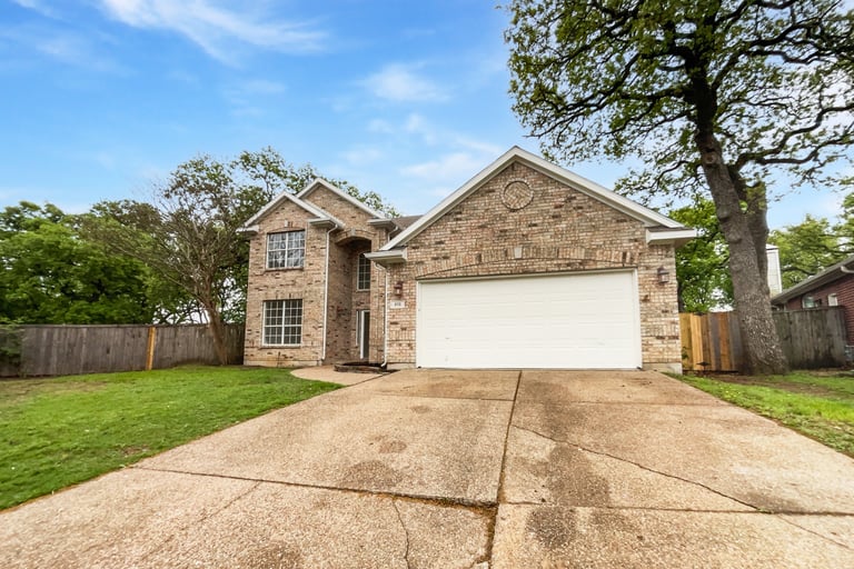 See details about 101 Londonderry Ln, Mansfield, TX 76063