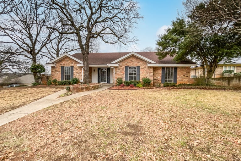 See details about 1958 Cobblestone Ct, Fort Worth, TX 76112