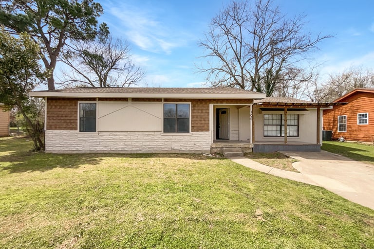 See details about 106 Hillside Dr, Alvarado, TX 76009