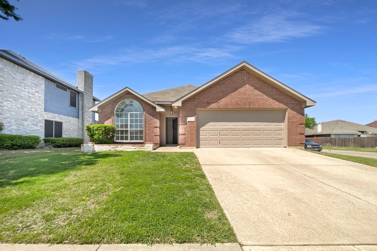 See details about 5610 Creekhollow Dr, Arlington, TX 76018
