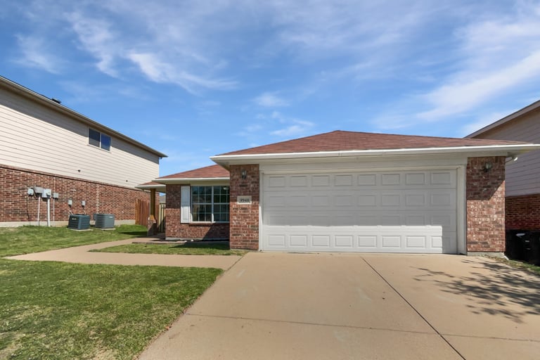 See details about 9940 Peregrine Trl, Fort Worth, TX 76108