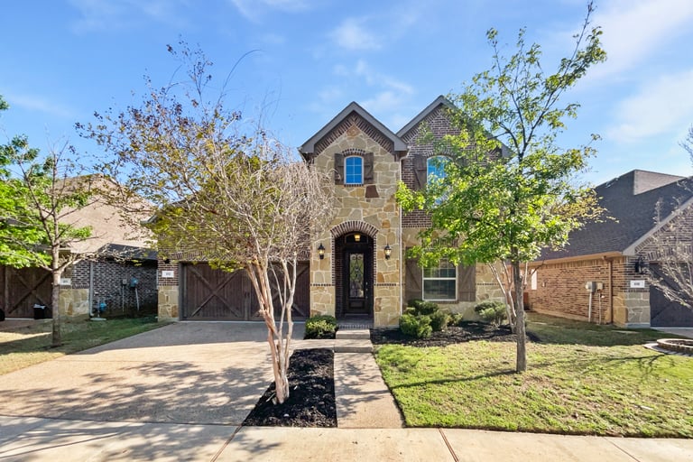 See details about 813 Dove Trl, Euless, TX 76039