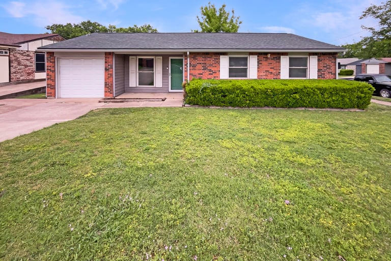 See details about 739 Sun Valley Dr, Duncanville, TX 75116